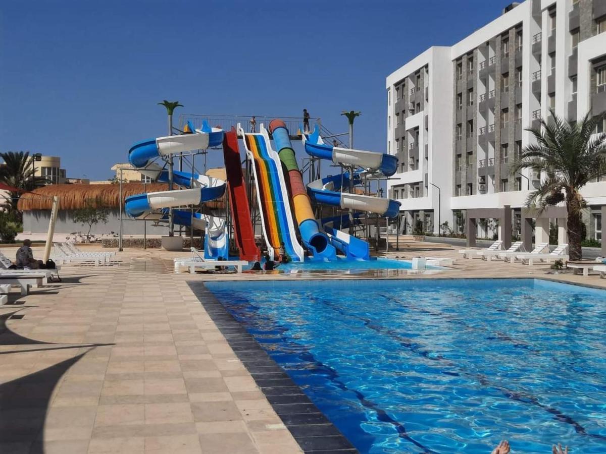 Complex Fanadir Bay *